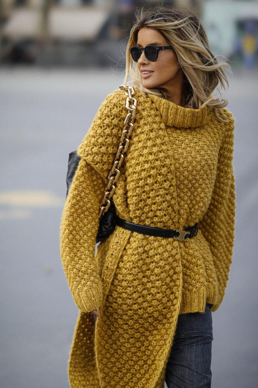Pullover aus Wollgemisch in senfgelb, Stockpullover