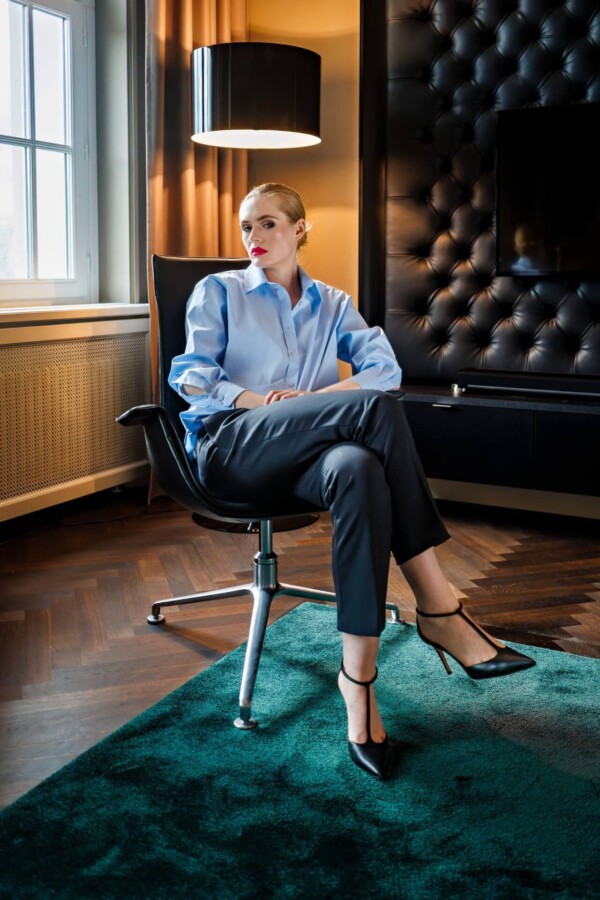 Oversized-Bluse in Blau – Moderne Eleganz mit lässigem Charme – Bild 3