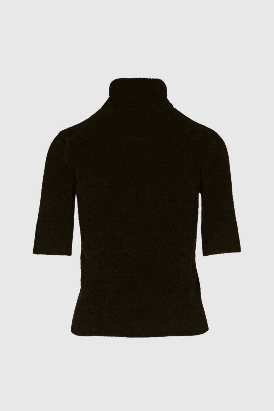 Pullover in kräftigem Schwarz, femininem Rollkragen, figurbetonter Passform, schmalem Arm bis zum Ellenbogen
