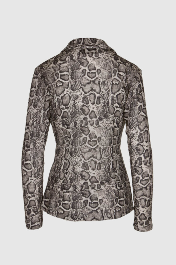 Rückansicht der figurbetonten Animal Print Bluse