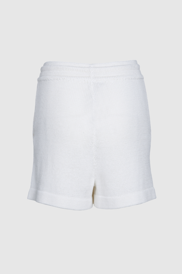Gestrickte Baumwoll-Shorts in Weiß – Stil für den Sommer – Bild 2