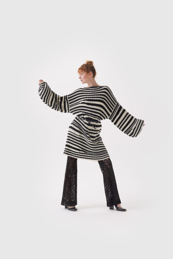 Oversized Pullover in Schwarz-Weiß – Weicher Strick für stilvolle Looks – Bild 2