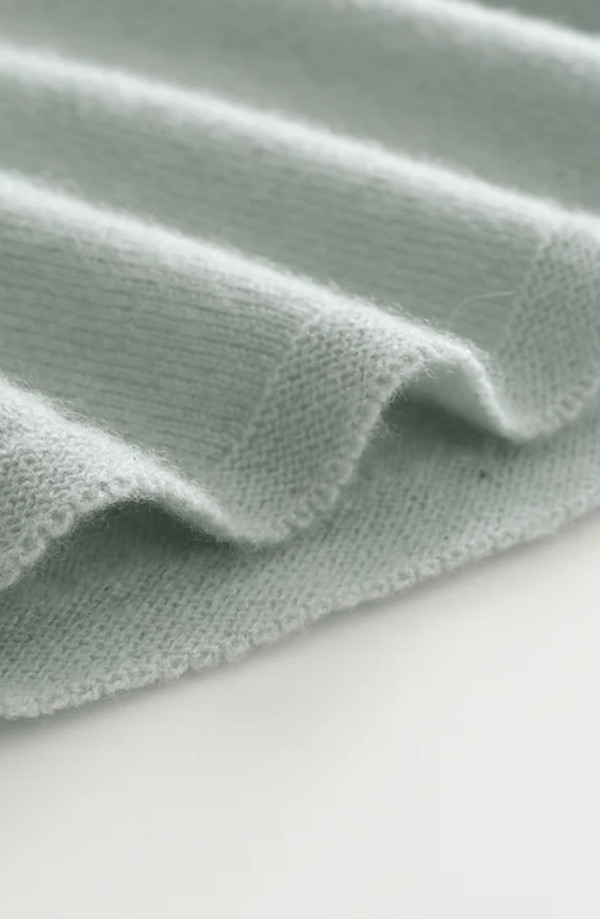 Kaschmir Pullover grün – Luxuriöser hellgrüner Damenpullover mit V-Ausschnitt