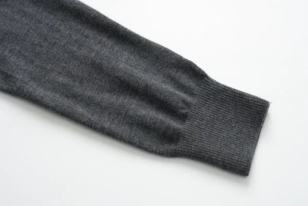 Herren Kaschmirpullover in Grau mit V-Ausschnitt – Bild 4