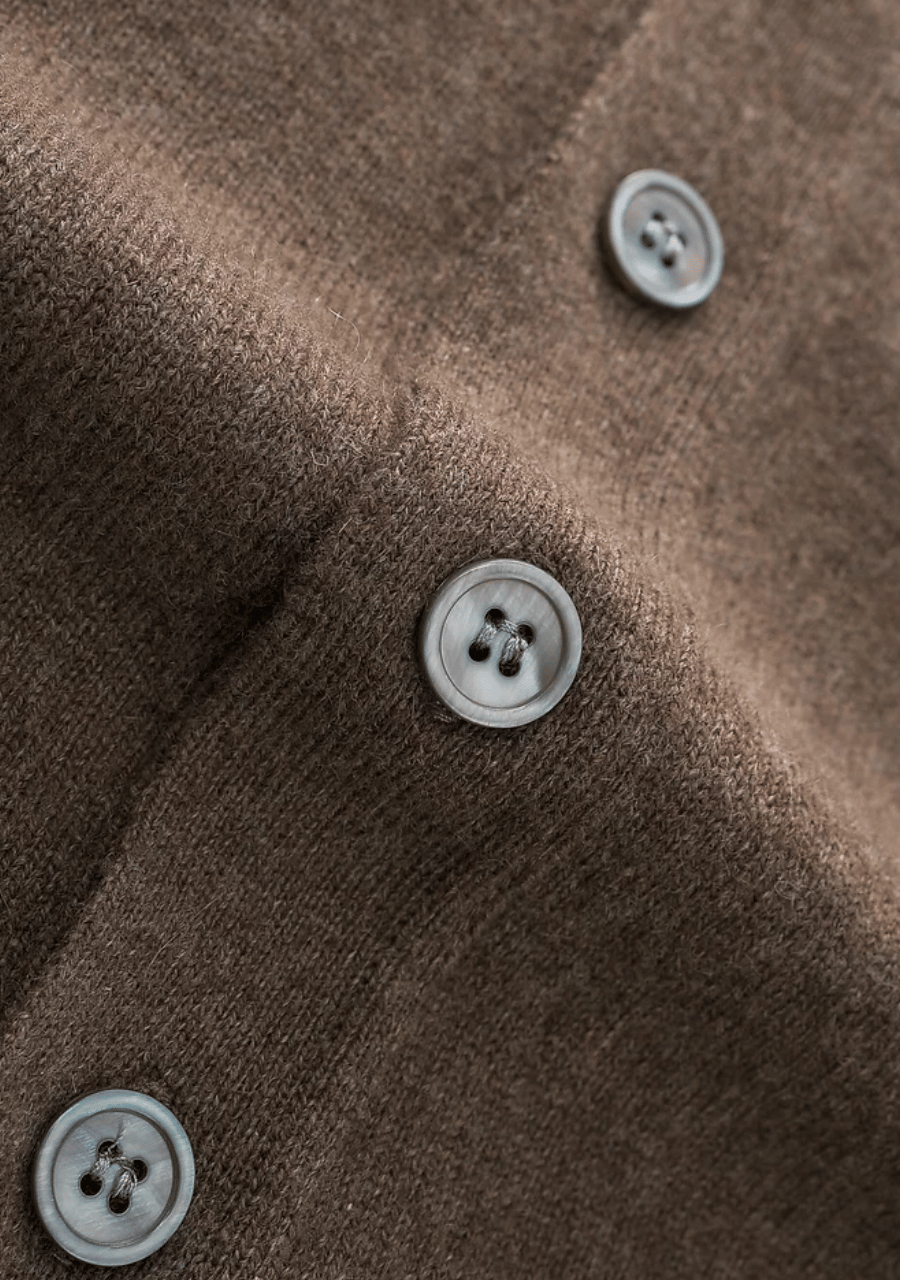 Braune Kaschmir Strickjacke V Ausschnitt Herren (2)
