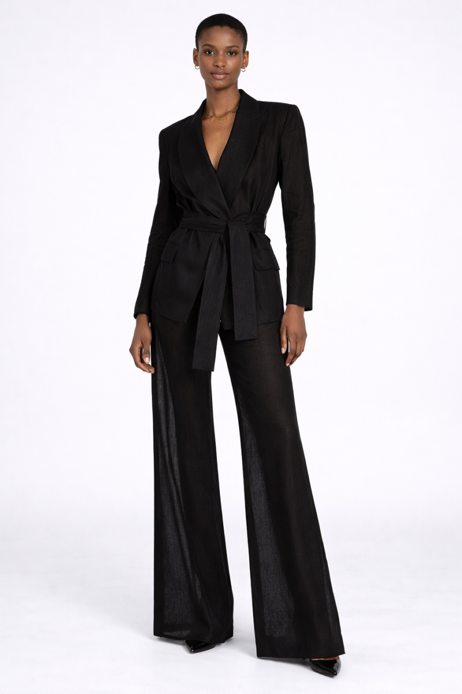 2026_Sommer_Boscana_Hose_Weite-Hose-in-einem-tiefen-Schwarz_Modelfoto_2