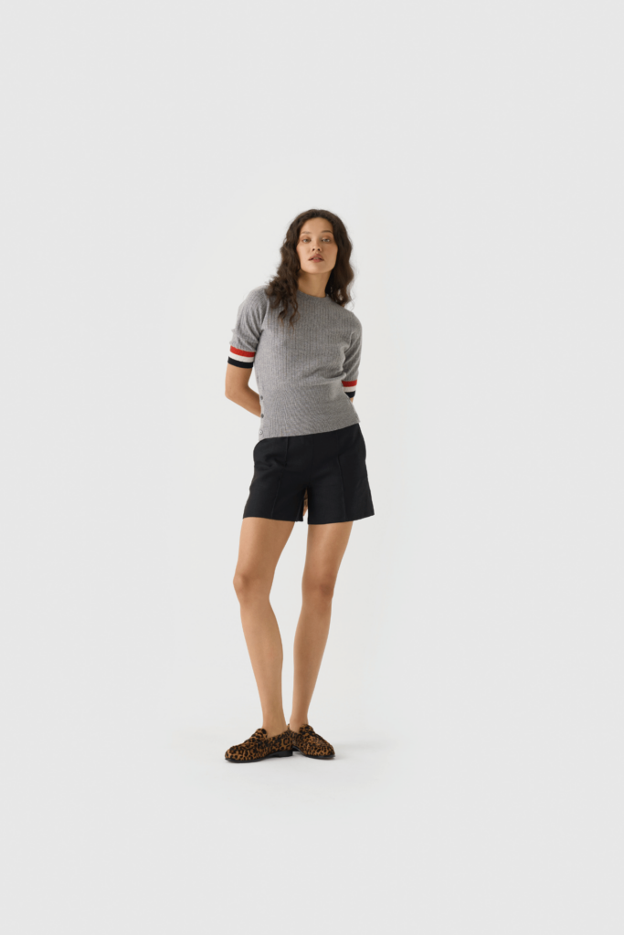 Shirt aus Kaschmir in Grau Modelansicht