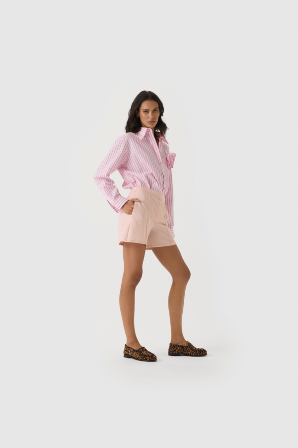 Minimalistische Shorts in Rosé – Bild 3