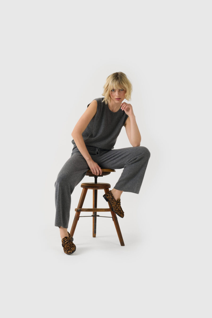 Damen Kaschmir Pullunder grau – Vorderansicht