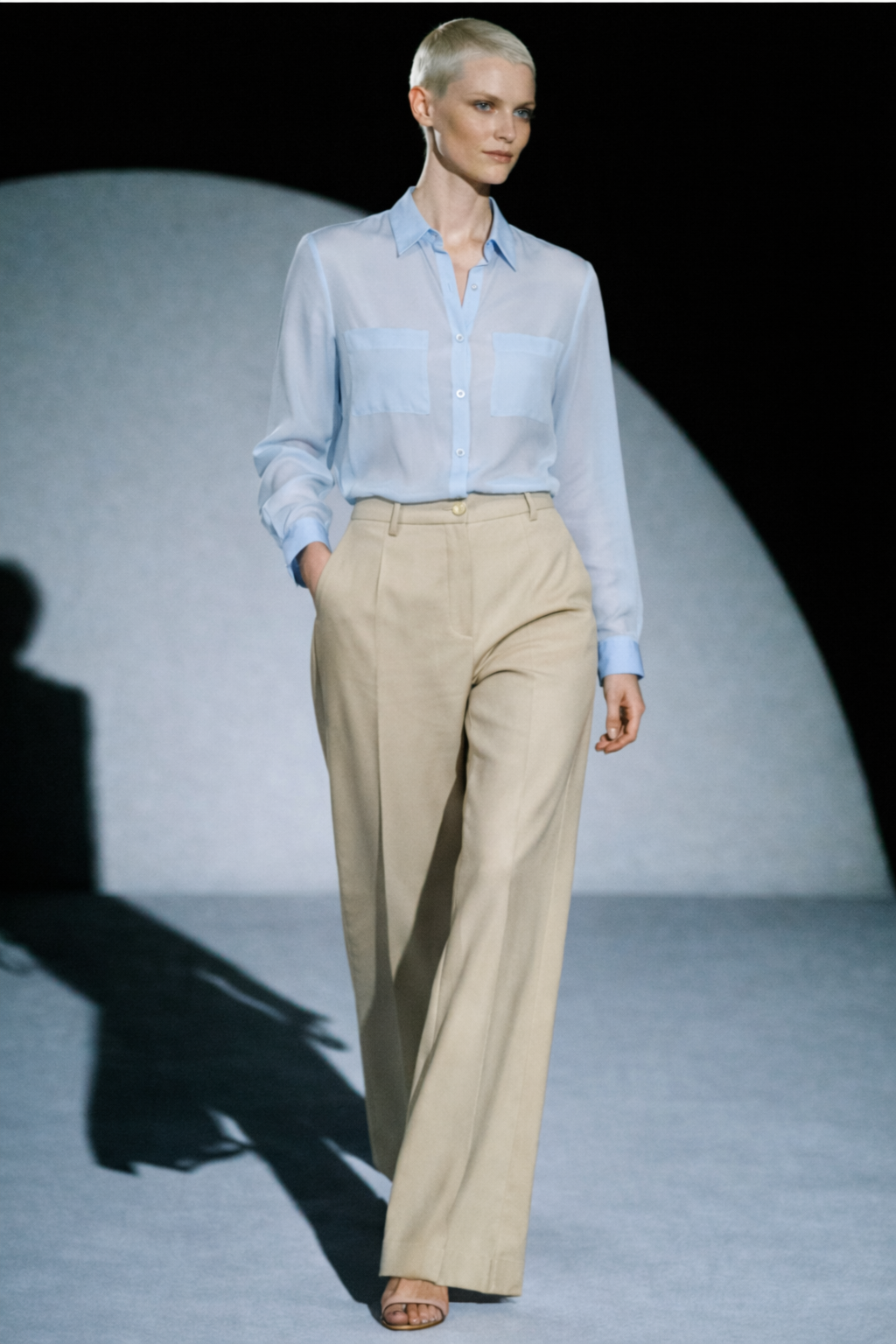 2026_Sommer_Boscana_Blusen_LEICHTE-SEIDENBLUSE-AUS-TRANSPARENTER-SEIDE_Modelfoto