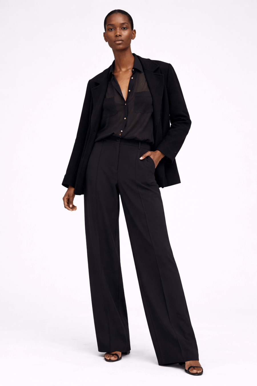 2026_Sommer_Boscana_Blusen_TRANSPARENTE-SEIDENBLUSE-IN-SCHWARZ_Modelfoto