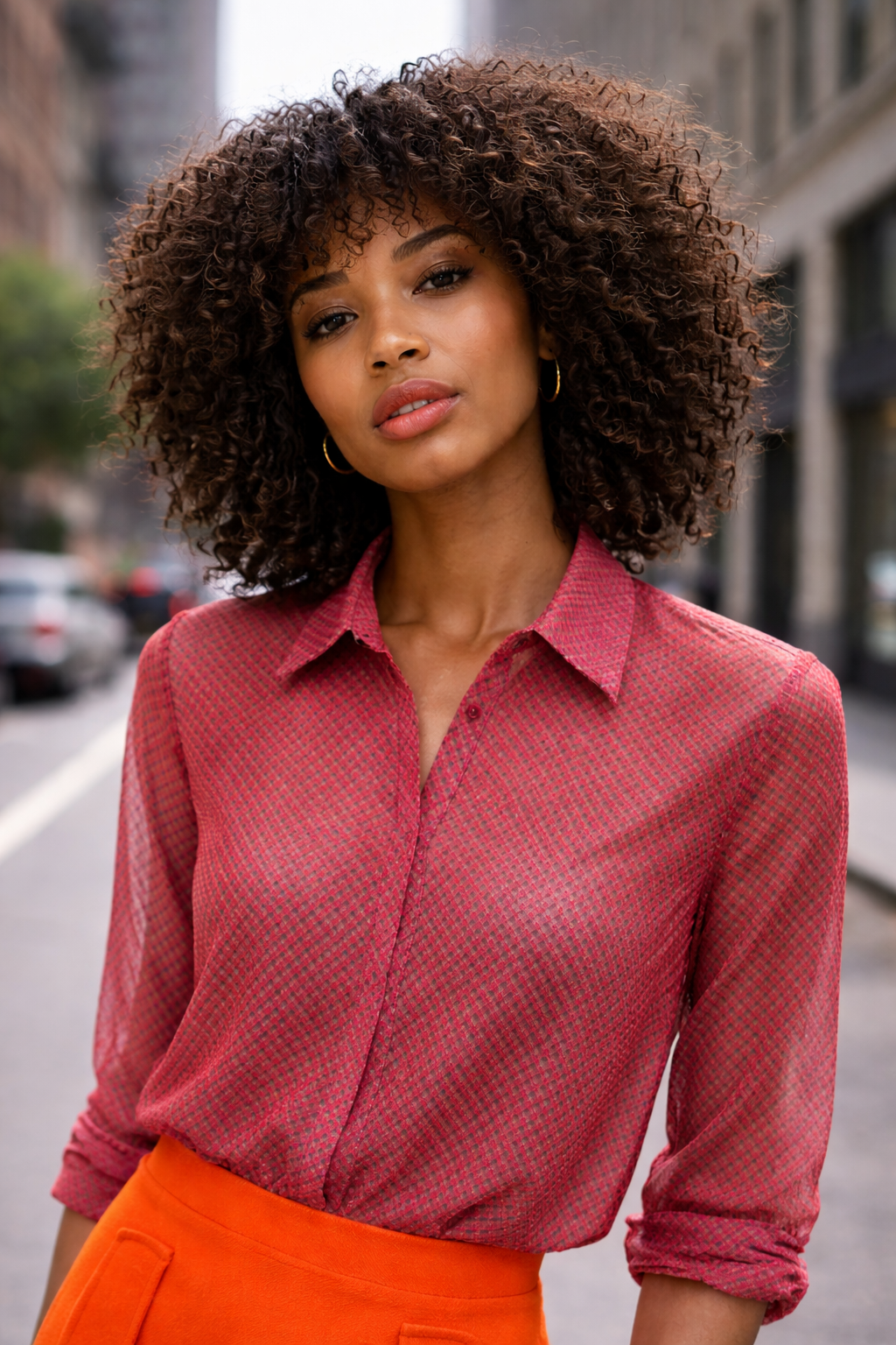 2026_Sommer_Boscana_Blusen_Leicht-Transparente-Seidenbluse-mit-floralem-Print-2_Modelfoto_3