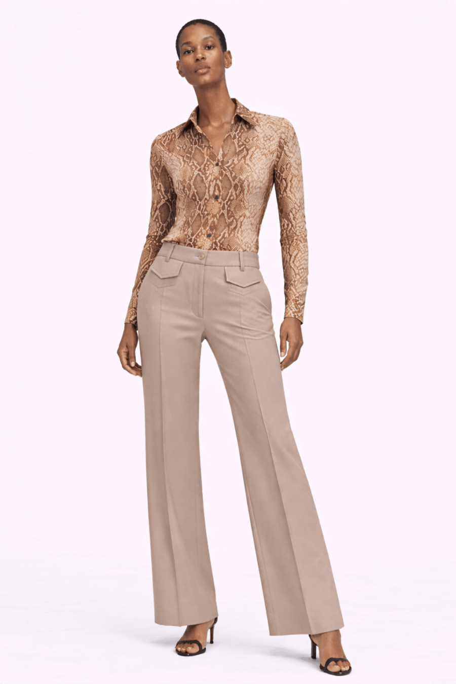 2026_Sommer_Boscana_Hose_Hosch-geschnittene-Hose-in-Creme_Modelfoto