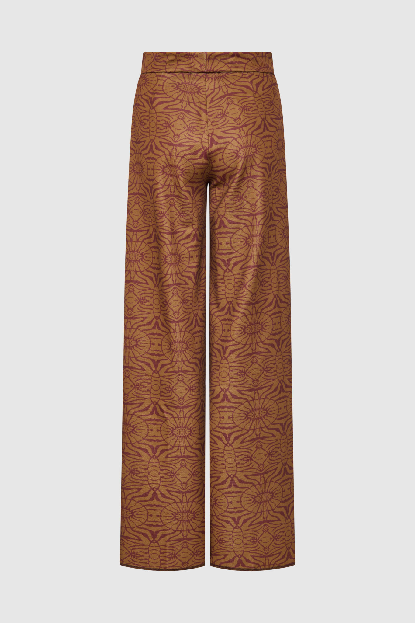 2026_Sommer_Boscana_Hose_Hose-in-Camel-mit-Print-in-Bordeaux_Rueckseite