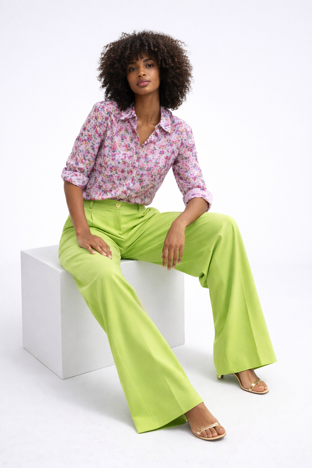 2026_Sommer_Boscana_Hose_Weite-Hose-aus-Merinowolle-in-Limone_Modelfoto