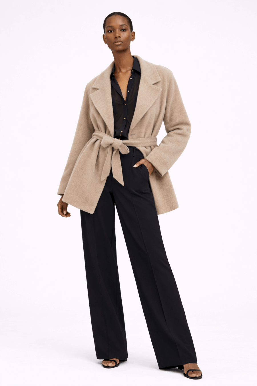 2026_Sommer_Boscana_Jacken&Mäntel_LUXURIÖSE-JACKE-AUS-KASCHMIR-UND-MERINOWOLLE-IN-CAMEL_Modelfoto