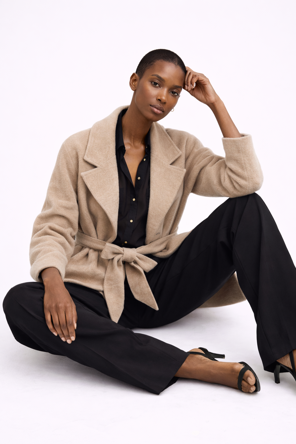 2026_Sommer_Boscana_Jacken&Mäntel_LUXURIÖSE-JACKE-AUS-KASCHMIR-UND-MERINOWOLLE-IN-CAMEL_Modelfoto_2