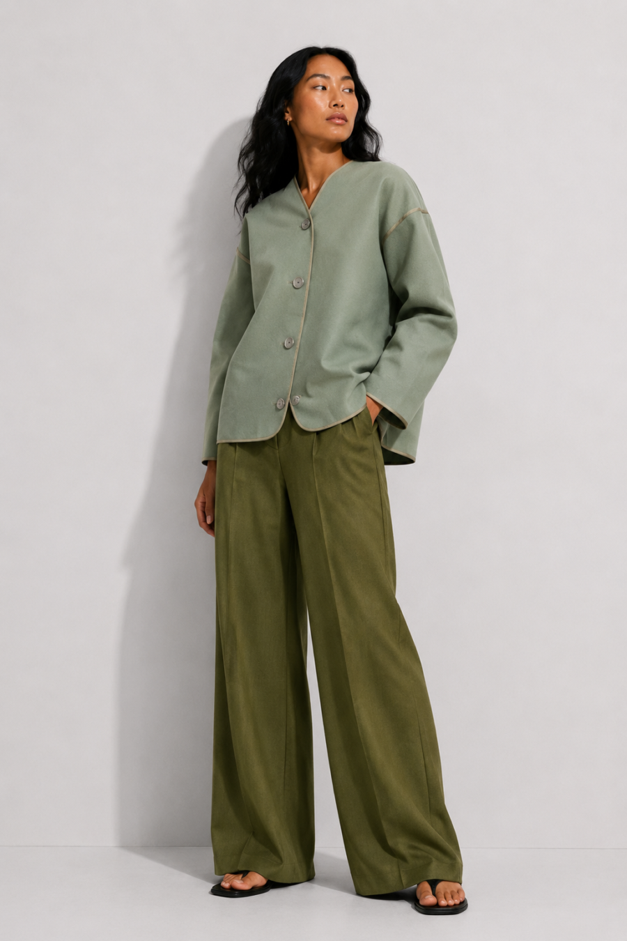 Cardigan aus 100 % Merinowolle in Olive