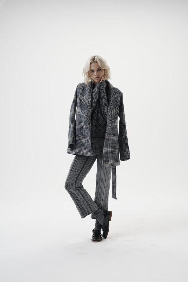 Jacke aus Wolle im Jacquard mit festem Fellkragen – Bild 2