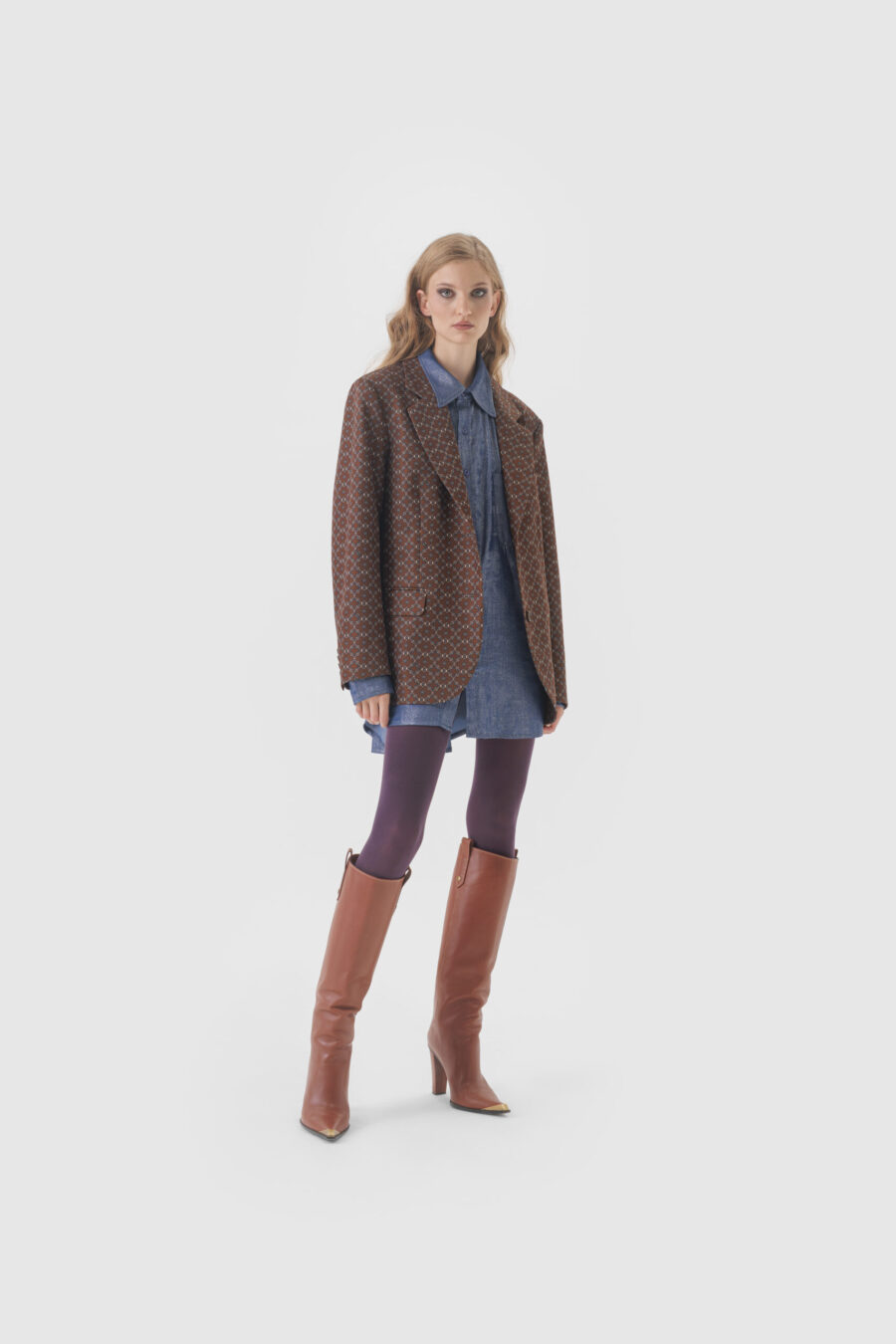 Blazer im Print, mit einer oversize Bluse in Blau