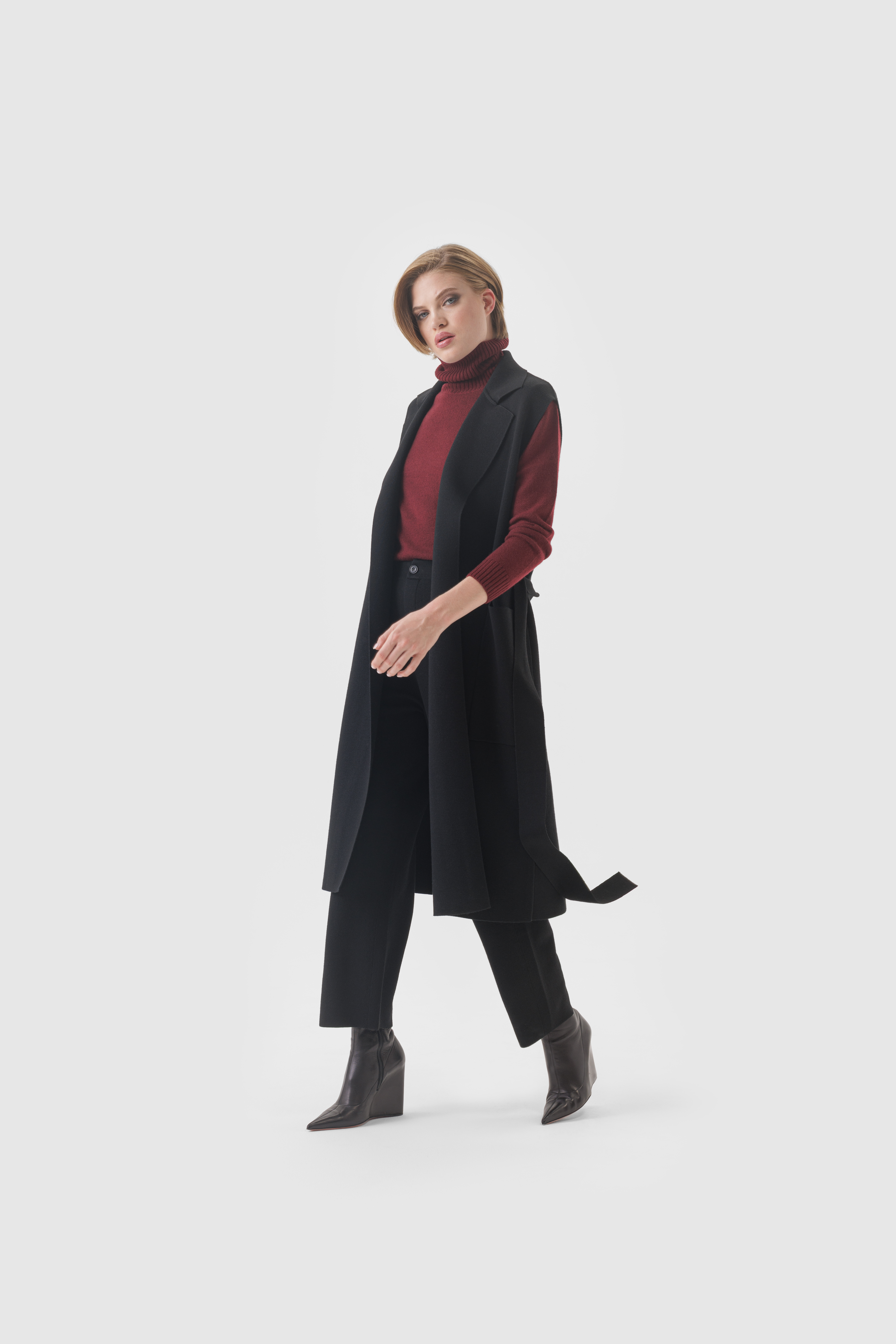 Weste in Schwarz gestrickt, Strickweste, lange Weste