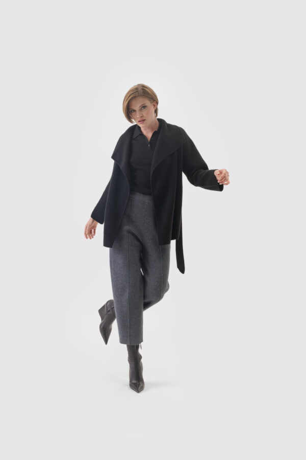 Polo-Pullover aus gerippter Merinowolle in Schwarz – Bild 2