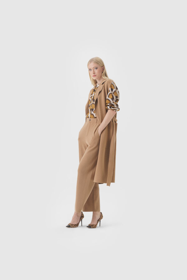 Hose aus feiner Merinowolle gestrickt in Camel – Bild 2