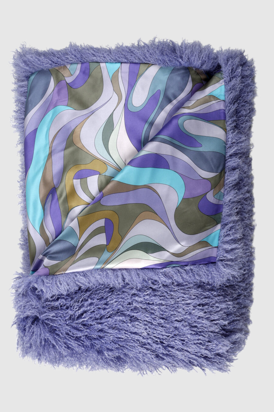 Decke mit Fell und Seide