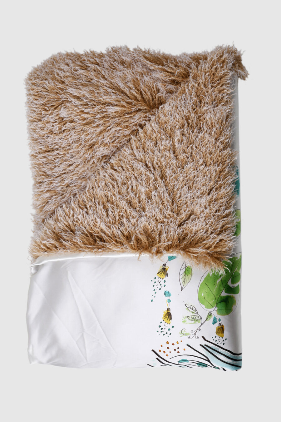 Decke mit Fell und Seide