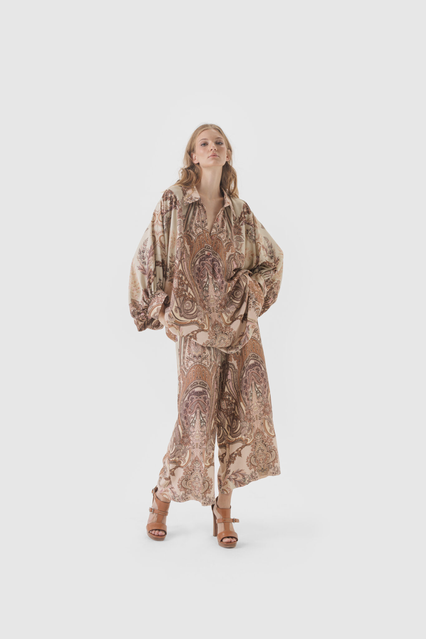 2026_Sommer_Boscana_Blusen_Tunika-in-Rose-und-Creme_Modelfoto_3