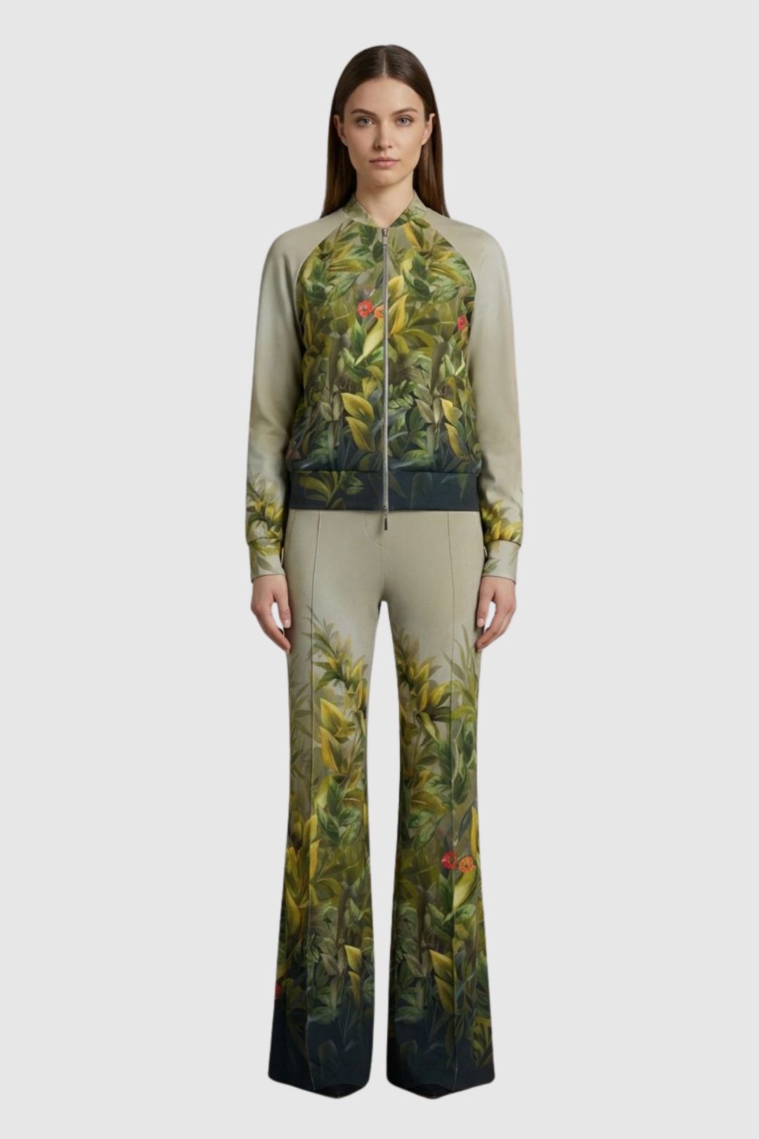 2026_Sommer_Boscana_Hose_Freizeithose-im-floralen-Design-Olive_Modelfoto