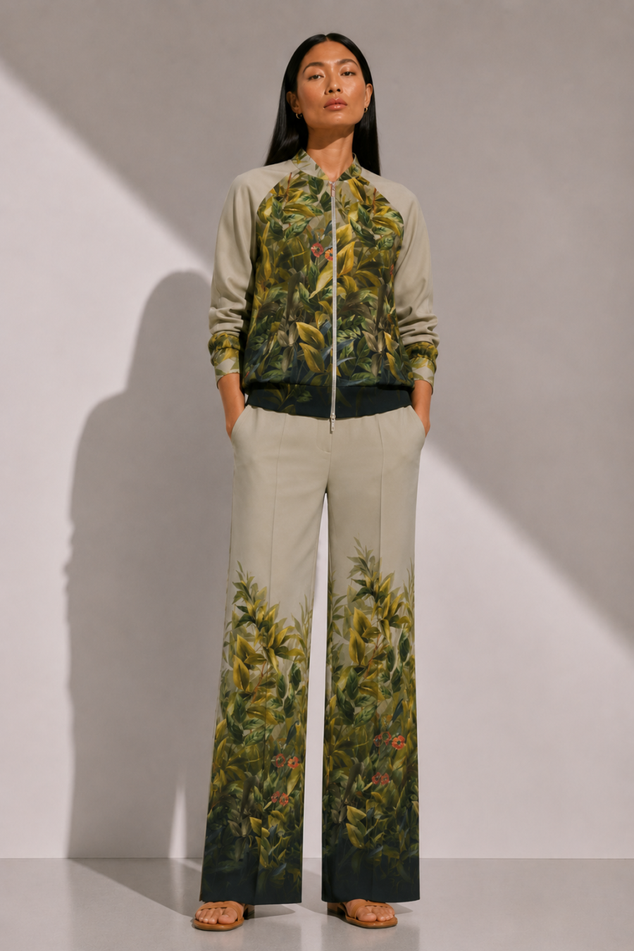Bomberjacke mit floralem Print in Olive / Khaki