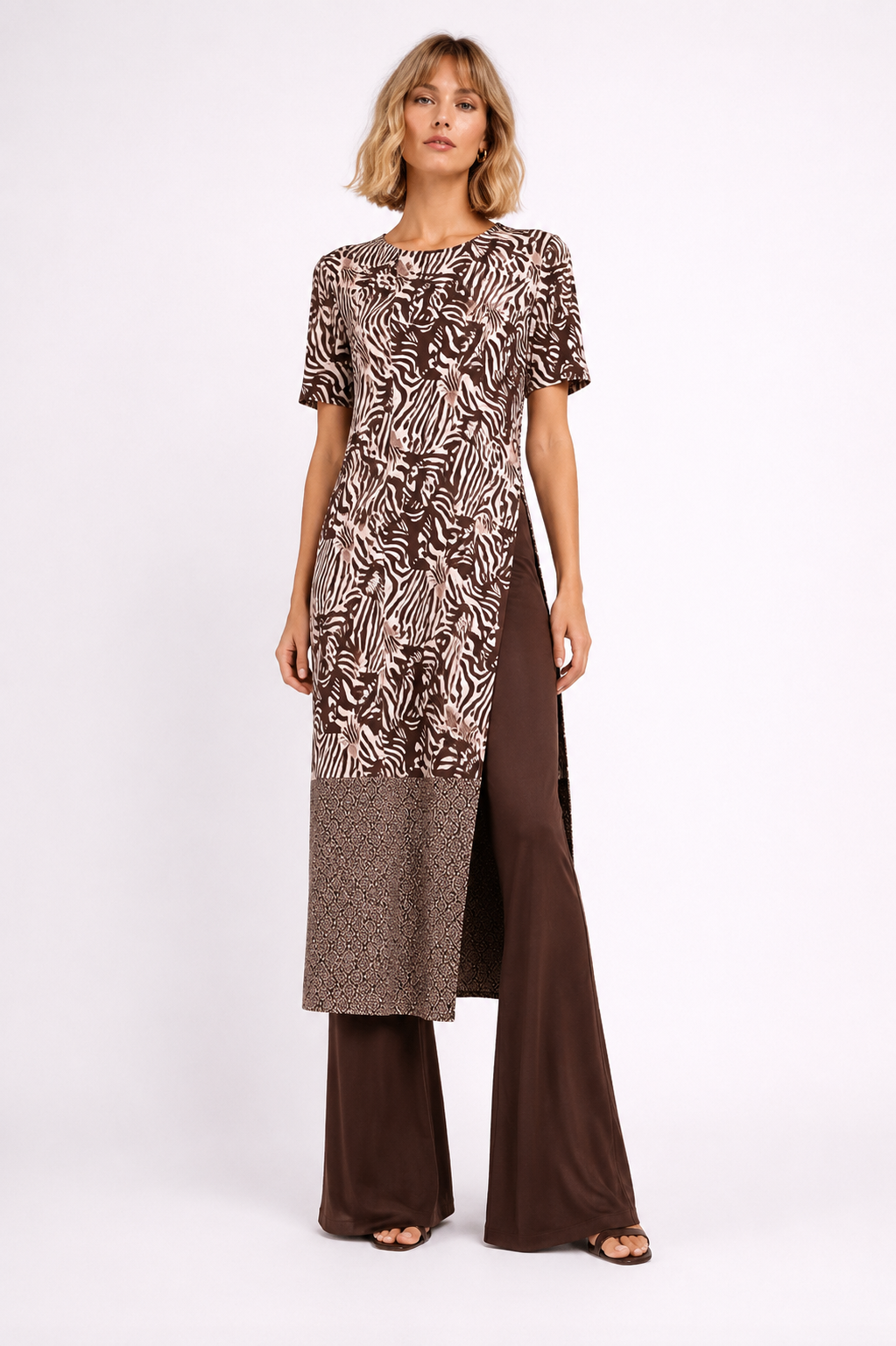 Braunes Kleid mit Zebra Muster und brauner Hose