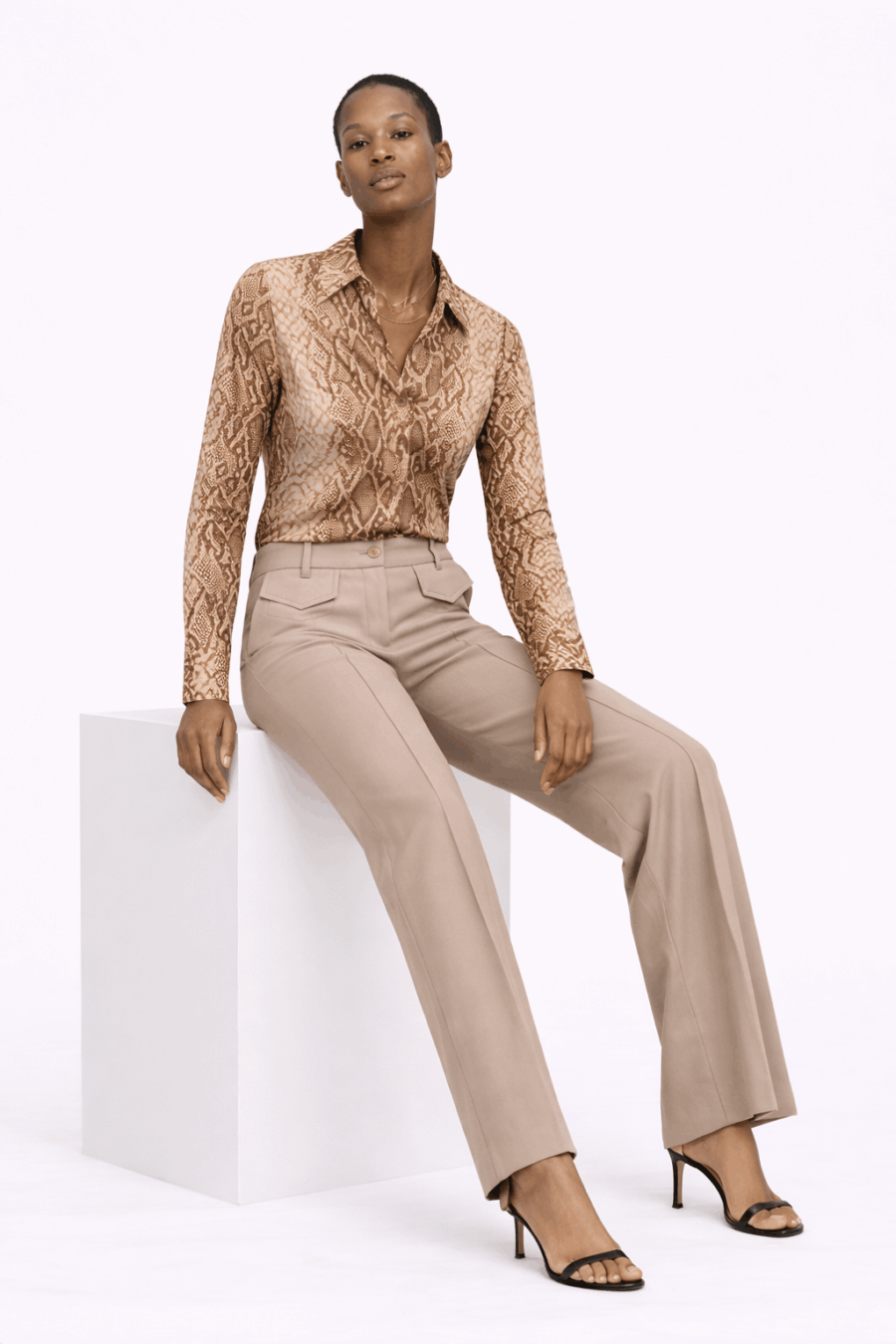 Bluse aus einem elastischen Gewebe