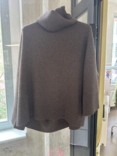 Oversize-Rollkragenpullover aus Merinowolle in Braun-Melange