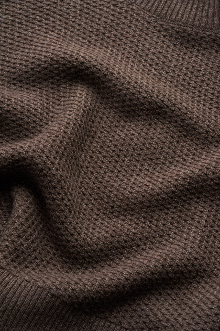 Oversize-Rollkragenpullover aus Merinowolle in Braun-Melange Detail