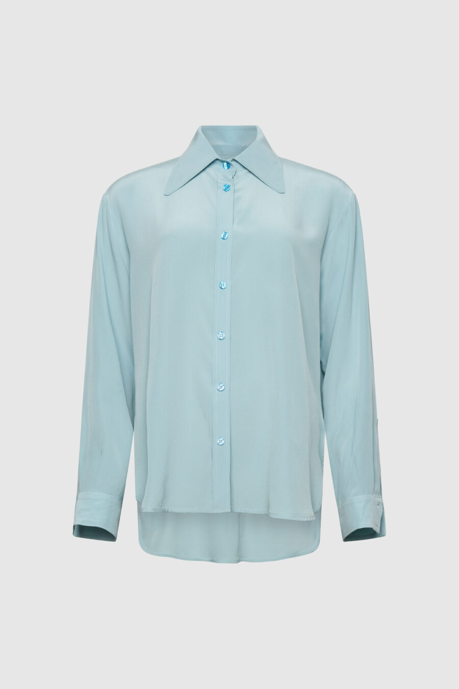 Oversize-Seidenbluse in Hellblau