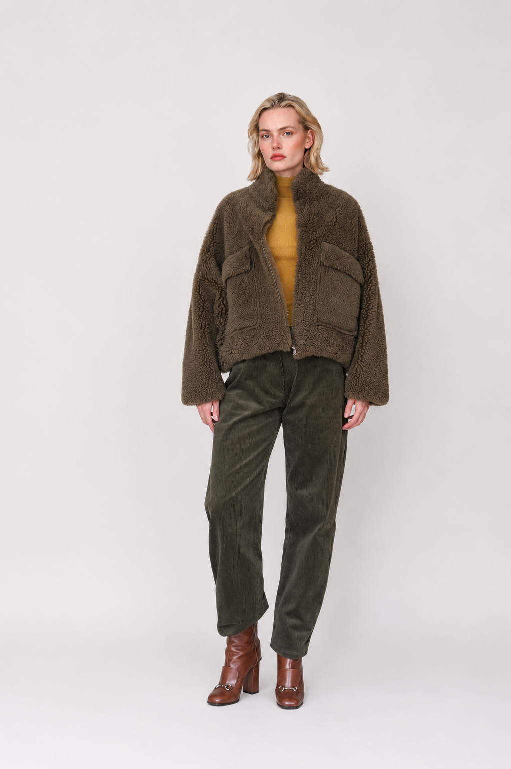 Cordhose mit weiter Silhouette in Oliv