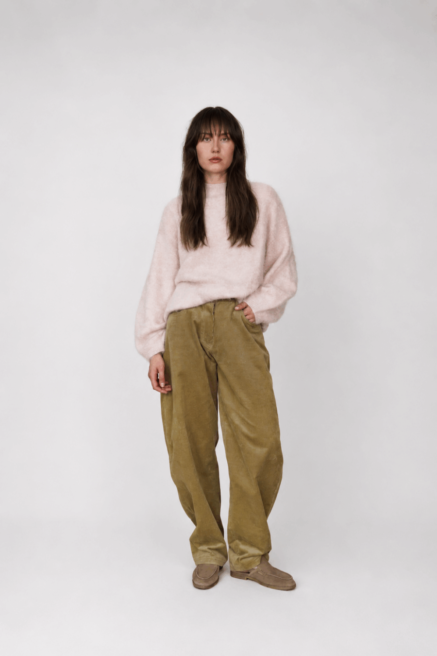 Cordhose mit weiter Silhouette in Camel