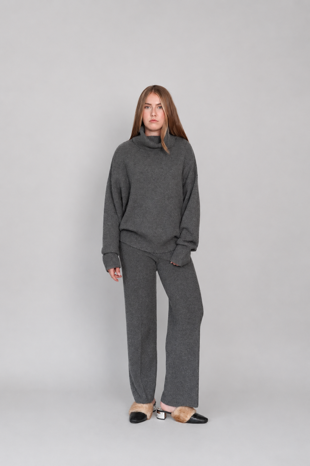 Oversize Kaschmirpullover mit Rollkragen in Grau