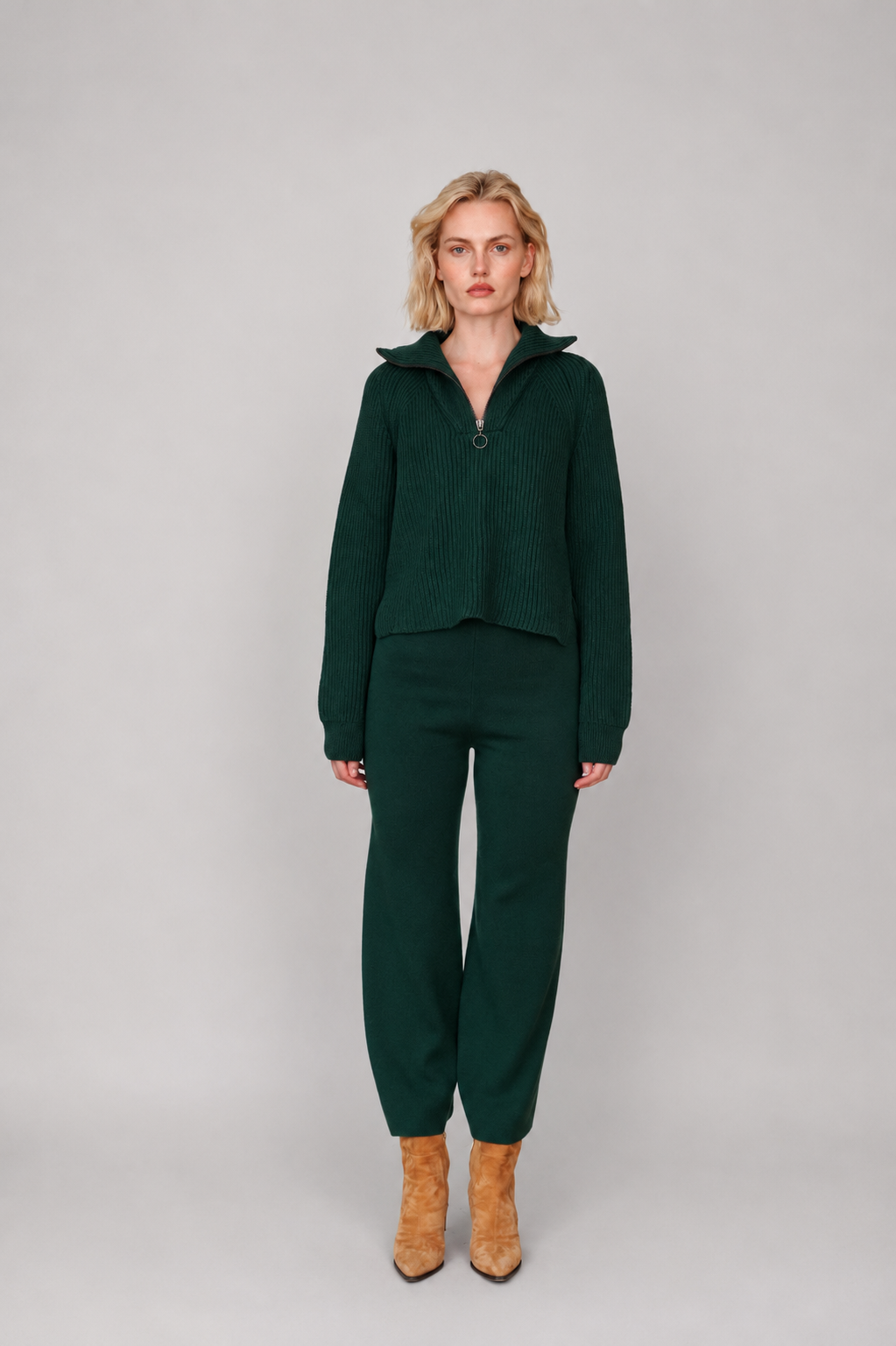 Wollpullover mit Zip-Turtleneck in Grün mit Hose
