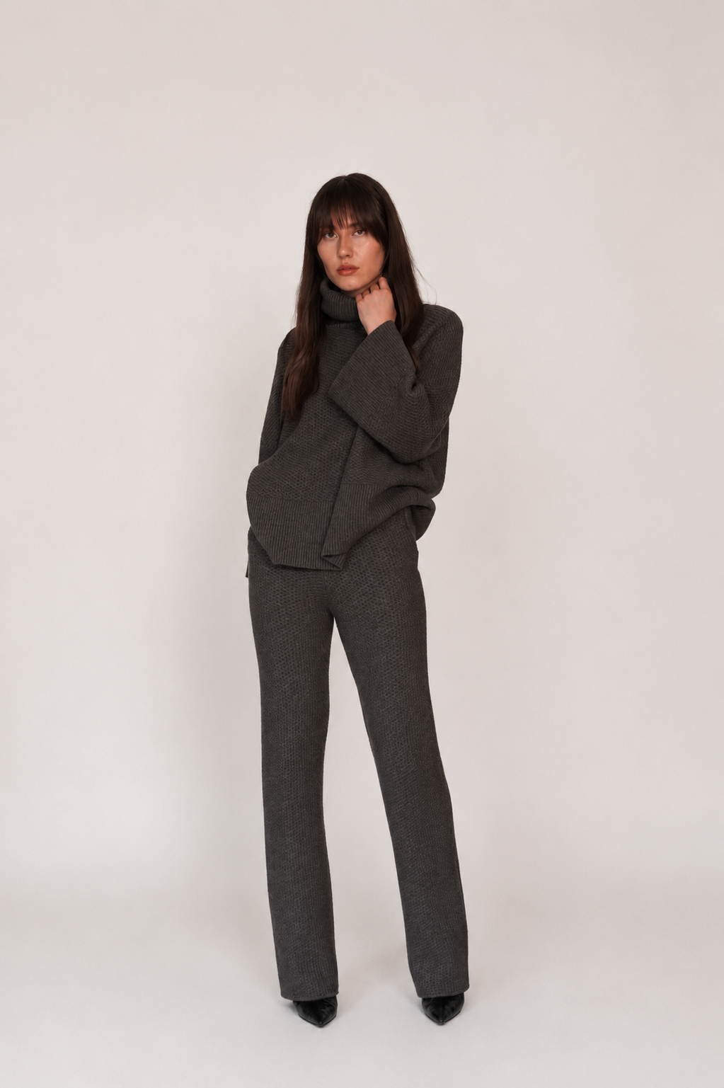 Oversize-Rollkragenpullover aus Merinowolle in Braun-Melange