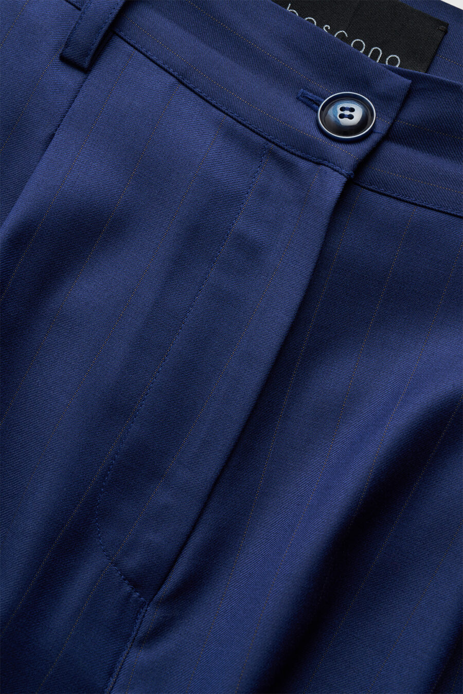 Weite Hose aus Woll-Mix in Blau mit feinen Nadelstreifen Detail