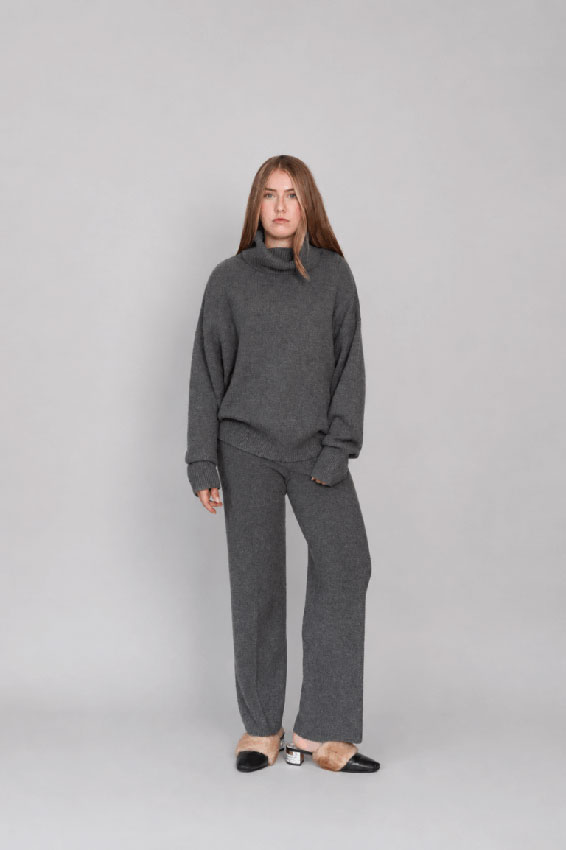 Oversize Kaschmirpullover mit Rollkragen in Grau